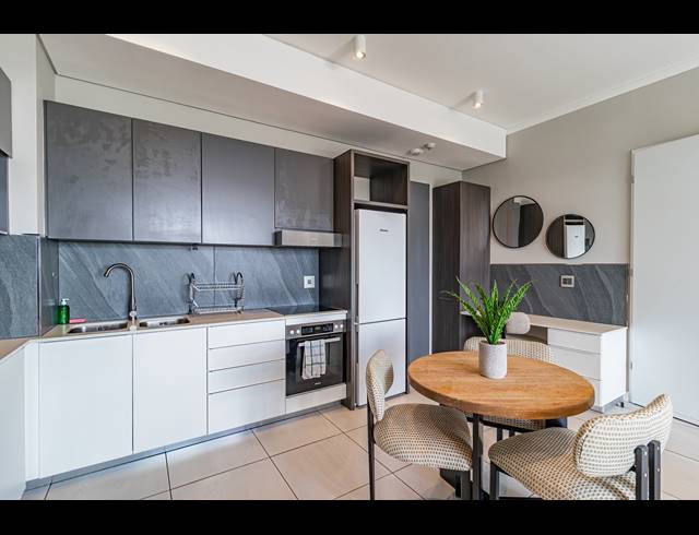 1 BEDROOM APARTMENT FOR SALE IN MENLYN